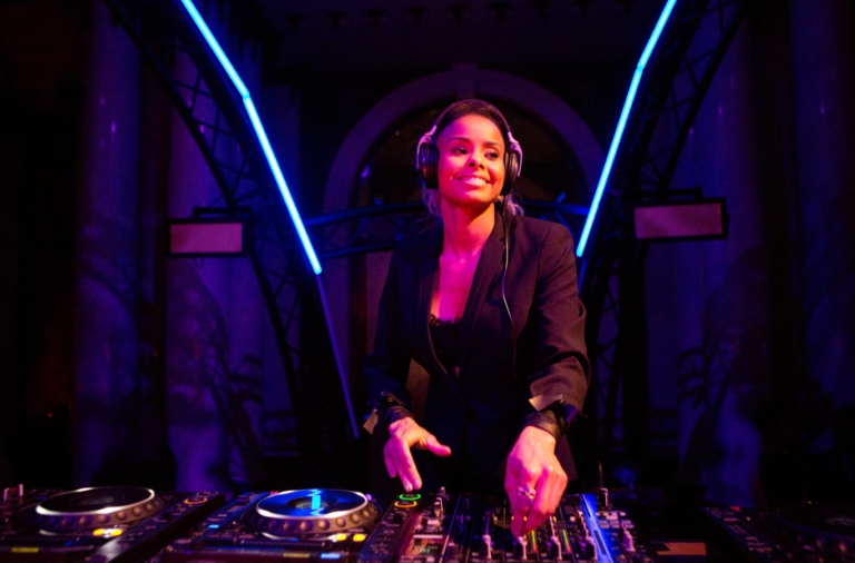 DJ en SASU&nbsp;: la licence spectacles est-elle obligatoire&nbsp;?