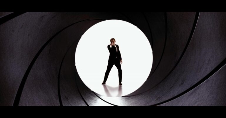 Le thème musical « James Bond » impose sa marque